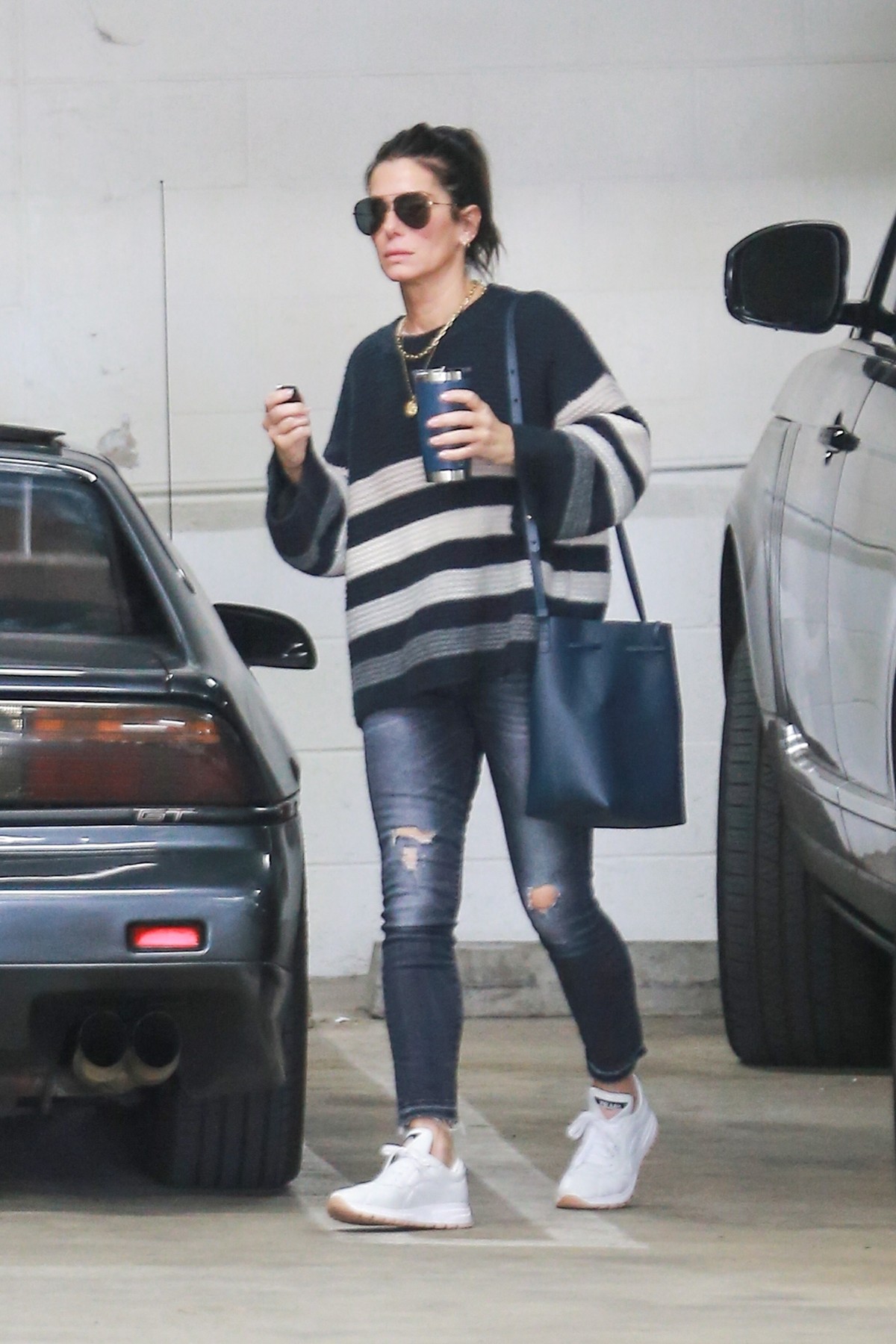 Beverly Hills, CA  - Actress Sandra Bullock parks her ride and arrives at a business meeting with coffee in hand.

*UK Clients - Pictures Containing Children
Please Pixelate Face Prior To Publication*, Image: 491917974, License: Rights-managed, Restrictions: , Model Release: no, Credit line: Stoianov-lese / BACKGRID / Backgrid USA / Profimedia